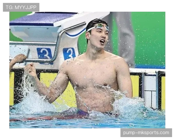 汪顺训练完直接啃鸡胸肉，这自律谁顶得住啊